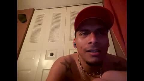 Snapshot of papasitoric0 chatting on February 9, 8:29 am papasitoric0 online show from February 9, 8:29 am