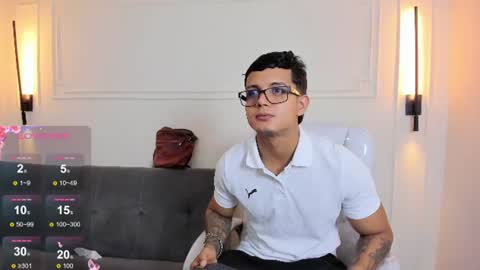 Snapshot of paradise_boy_s chatting on June 18, 1:26 pm Ryan And Casper online show from June 18, 1:26 pm