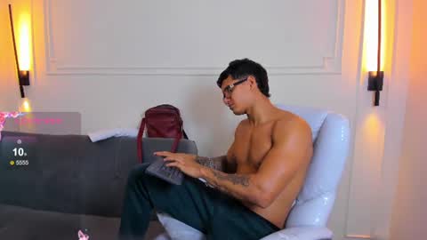 Snapshot of paradise_boy_s chatting on June 24, 1:32 pm Ryan And Casper online show from June 24, 1:32 pm