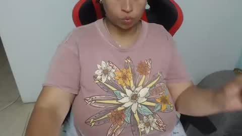 Snapshot of pareja_explosivasexx chatting on April 10, 5:23 am Luna online show from April 10, 5:23 am