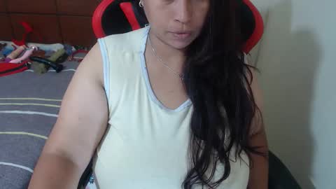 Snapshot of pareja_explosivasexx chatting on April 30, 7:47 am Luna online show from April 30, 7:47 am