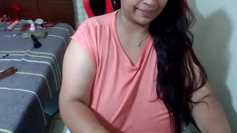 Snapshot of pareja_explosivasexx chatting on May 14, 5:47 am Luna online show from May 14, 5:47 am