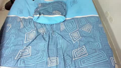 Snapshot of parejacachonda chatting on January 4, 6:19 pm sara and andreu online show from January 4, 6:19 pm