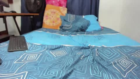 Snapshot of parejacachonda chatting on January 28, 9:19 pm sara and andreu online show from January 28, 9:19 pm