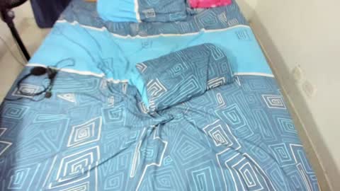 Snapshot of parejacachonda chatting on February 6, 9:38 pm sara and andreu online show from February 6, 9:38 pm