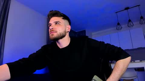 Paris online show from February 7, 10:24 pm