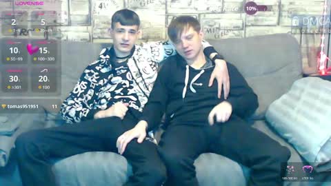 Snapshot of passionate_bonds chatting on April 23, 2:13 am Max tall dark-haired guy with tattoos and Phil blond-haired online show from April 23, 2:13 am