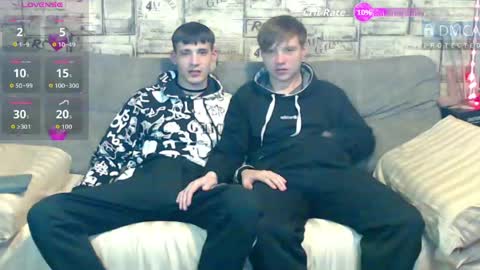 Snapshot of passionate_bonds chatting on May 3, 3:34 am Max tall dark-haired guy with tattoos and Phil blond-haired online show from May 3, 3:34 am