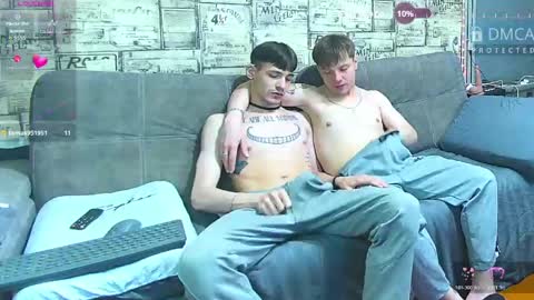 Snapshot of passionate_bonds chatting on June 3, 1:19 am Max tall dark-haired guy with tattoos and Phil blond-haired online show from June 3, 1:19 am