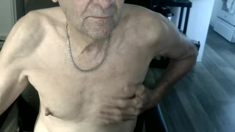 Snapshot of pastelito76 chatting on June 21, 5:37 pm Bob online show from June 21, 5:37 pm