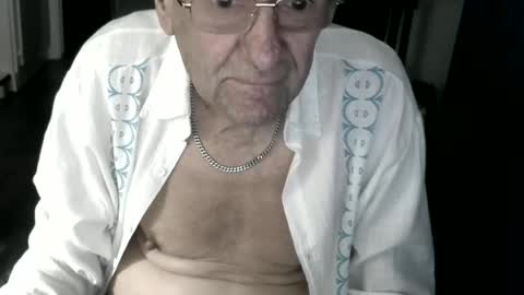 Snapshot of pastelito76 chatting on June 22, 11:02 pm Bob online show from June 22, 11:02 pm