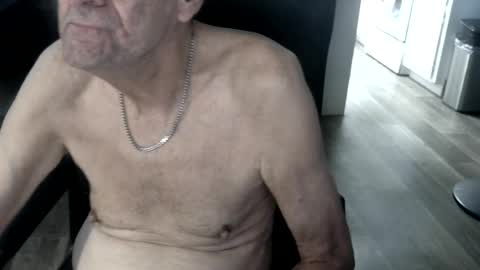 Snapshot of pastelito76 chatting on July 13, 10:12 pm Bob online show from July 13, 10:12 pm