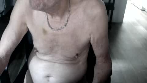 Snapshot of pastelito76 chatting on July 22, 2:42 pm Bob online show from July 22, 2:42 pm