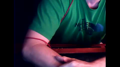 Snapshot of patou1995 chatting on December 25, 11:00 am patou1995 online show from December 25, 11:00 am