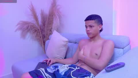 Snapshot of patriickmiller_ chatting on May 29, 7:34 pm Patrick online show from May 29, 7:34 pm