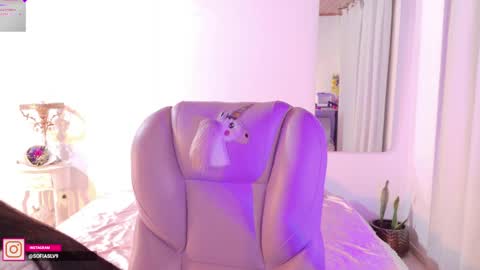 Sofa online show from April 6, 8:32 pm