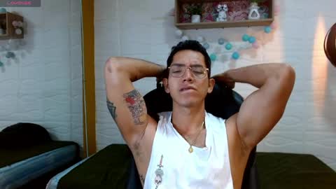 paul_cros online show from May 22, 11:16 am