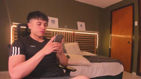 Snapshot of paul_evanss chatting on January 16, 5:33 pm Paul online show from January 16, 5:33 pm