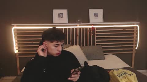 Snapshot of paul_evanss chatting on February 27, 12:02 pm Paul online show from February 27, 12:02 pm