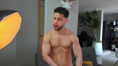 Snapshot of paul_reyborg chatting on March 28, 3:33 pm Paul online show from March 28, 3:33 pm