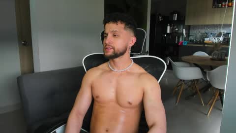 Snapshot of paul_reyborg chatting on April 24, 8:55 pm Paul online show from April 24, 8:55 pm