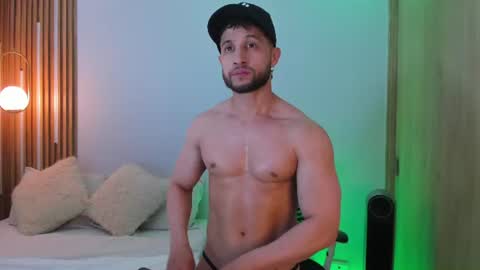Snapshot of paul_reyborg chatting on July 17, 12:17 am Paul online show from July 17, 12:17 am