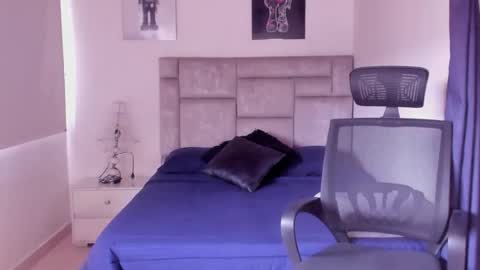 PAUL ROGER online show from November 6, 2:07 pm