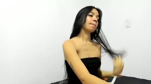 Snapshot of paula_mc1 chatting on May 27, 8:17 pm paula online show from May 27, 8:17 pm