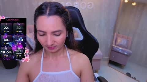 Snapshot of paulette37_a chatting on May 19, 8:15 pm Paulette online show from May 19, 8:15 pm