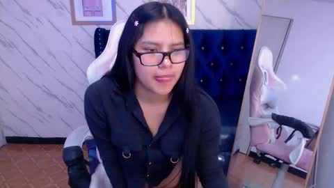 Snapshot of paulette_v chatting on February 21, 4:26 pm Live 800am 200pm COLOMBIAN HOUR online show from February 21, 4:26 pm