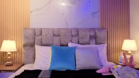 paulina  online show from February 3, 11:59 am