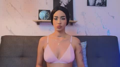 Snapshot of paulina_lopezz chatting on July 13, 4:43 pm PAULINA online show from July 13, 4:43 pm