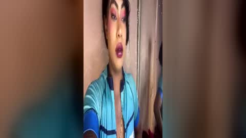 Snapshot of paulina_ruiz_ chatting on June 19, 6:56 pm online show from June 19, 6:56 pm