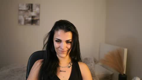 Snapshot of pauline_2005 chatting on June 14, 1:13 pm Pauline online show from June 14, 1:13 pm