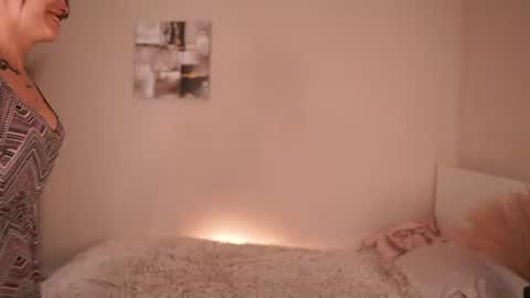 Snapshot of pauline_2005 chatting on June 20, 1:25 pm Pauline online show from June 20, 1:25 pm
