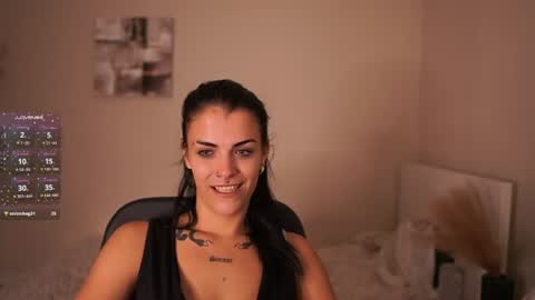 Snapshot of pauline_2005 chatting on July 24, 8:23 am Pauline online show from July 24, 8:23 am