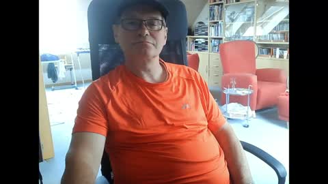 Snapshot of pavlovsdog2006 chatting on June 8, 7:42 am Pavlov aka Peter online show from June 8, 7:42 am