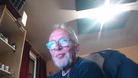 pc8474408 online show from April 17, 1:41 am