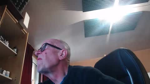 pc8474408 online show from April 18, 9:13 am