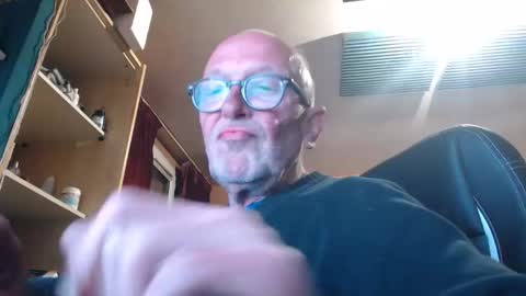Snapshot of pc8474408 chatting on April 20, 6:31 pm pc8474408 online show from April 20, 6:31 pm