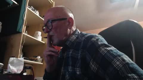 Snapshot of pc8474408 chatting on April 23, 12:29 pm pc8474408 online show from April 23, 12:29 pm
