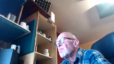 Snapshot of pc8474408 chatting on April 27, 11:52 am pc8474408 online show from April 27, 11:52 am