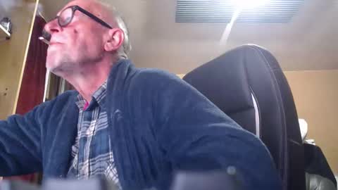 Snapshot of pc8474408 chatting on May 4, 1:56 am pc8474408 online show from May 4, 1:56 am