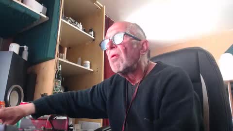 Snapshot of pc8474408 chatting on May 6, 10:42 am pc8474408 online show from May 6, 10:42 am