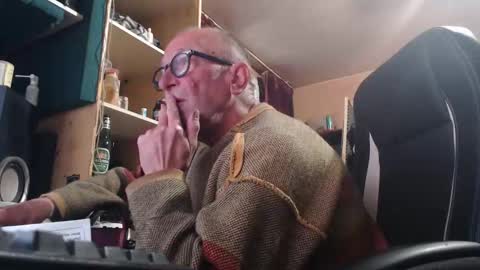 Snapshot of pc8474408 chatting on May 16, 9:17 am pc8474408 online show from May 16, 9:17 am