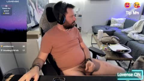 Snapshot of pc92160 chatting on April 3, 8:07 pm pc92160 online show from April 3, 8:07 pm