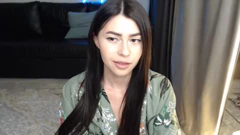 Snapshot of peach__rose_ chatting on December 3, 3:20 am Sophia online show from December 3, 3:20 am