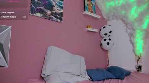Snapshot of peach_babe_ chatting on June 25, 5:12 am Peach online show from June 25, 5:12 am