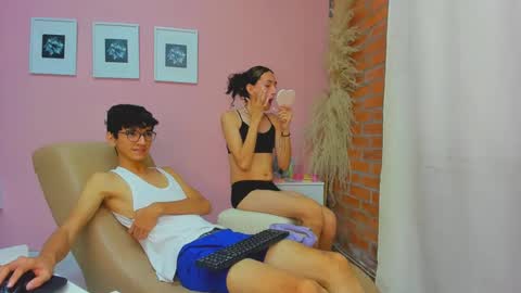 Snapshot of peach_tyron chatting on December 10, 1:00 pm peach tyron online show from December 10, 1:00 pm