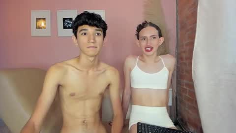 Snapshot of peach_tyron chatting on January 22, 8:06 pm peach tyron online show from January 22, 8:06 pm